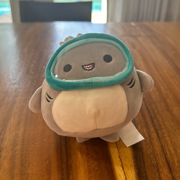 BRAND NEW Squishmallows 5" Gordon The Shark with Facemask - Picture 2 of 4
